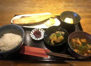 「魚肴酒場よし」さんで焼魚定食ランチを食べてきました